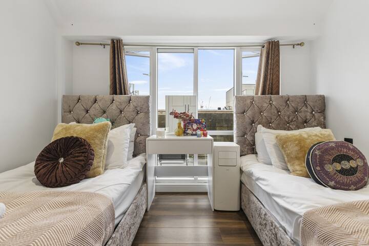 Mayfair Haven Stylish 2 Bed in Central London 65GM gallery image 3