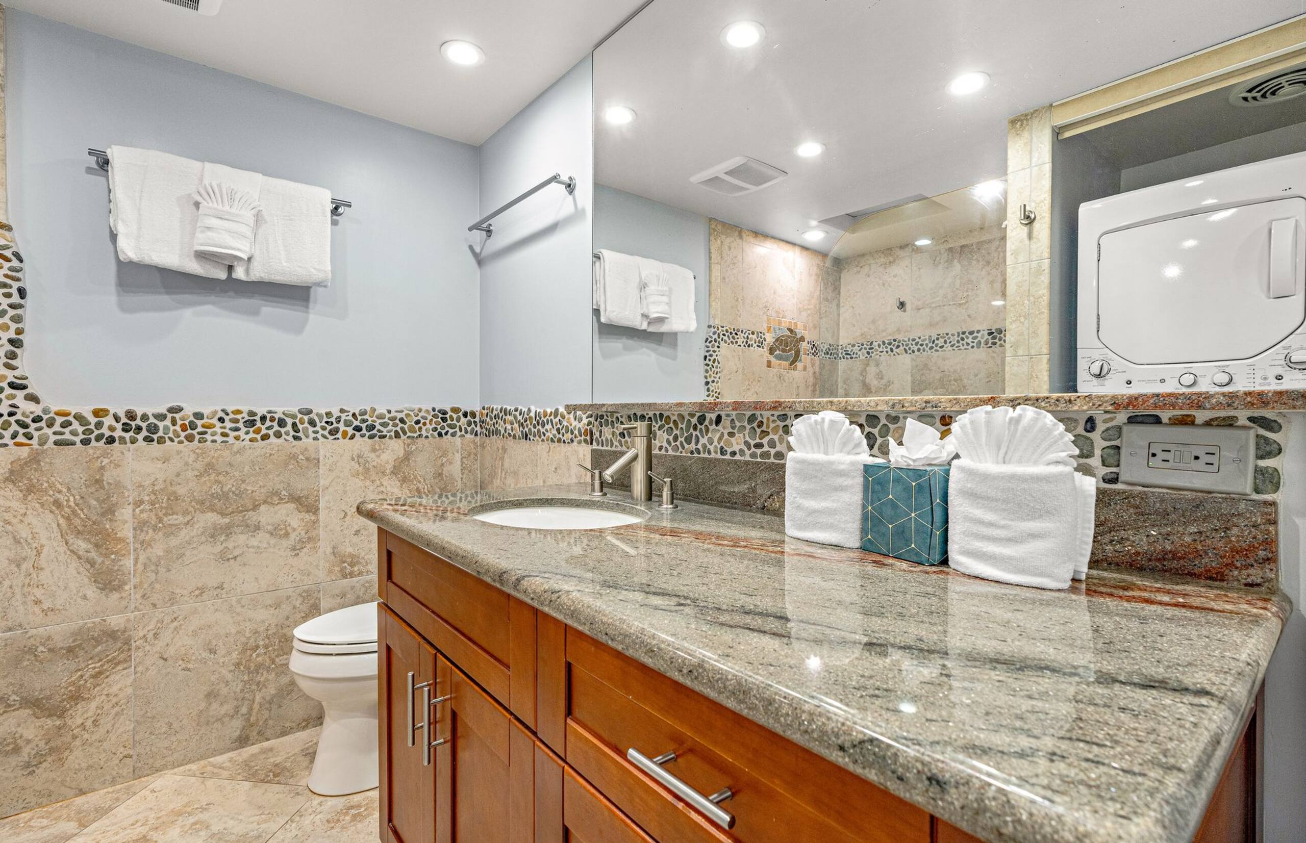 Condo in Lahaina · ★4.82 · 1 bedroom · 2 beds · 2 baths - Image 23