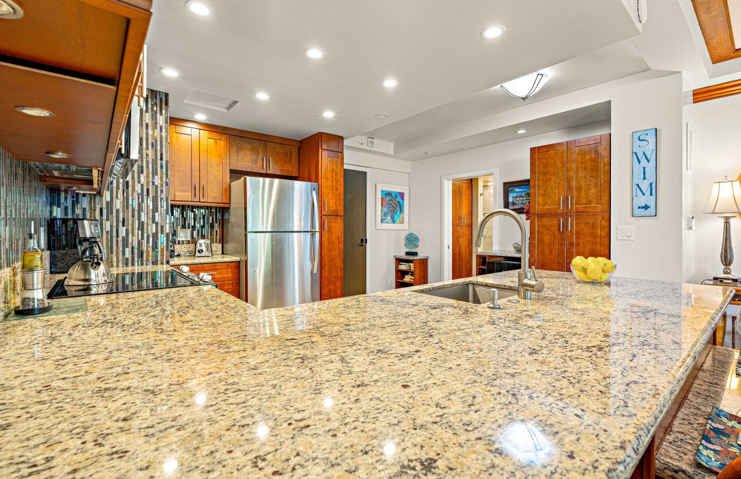 Condo in Lahaina · ★4.82 · 1 bedroom · 2 beds · 2 baths - Image 14