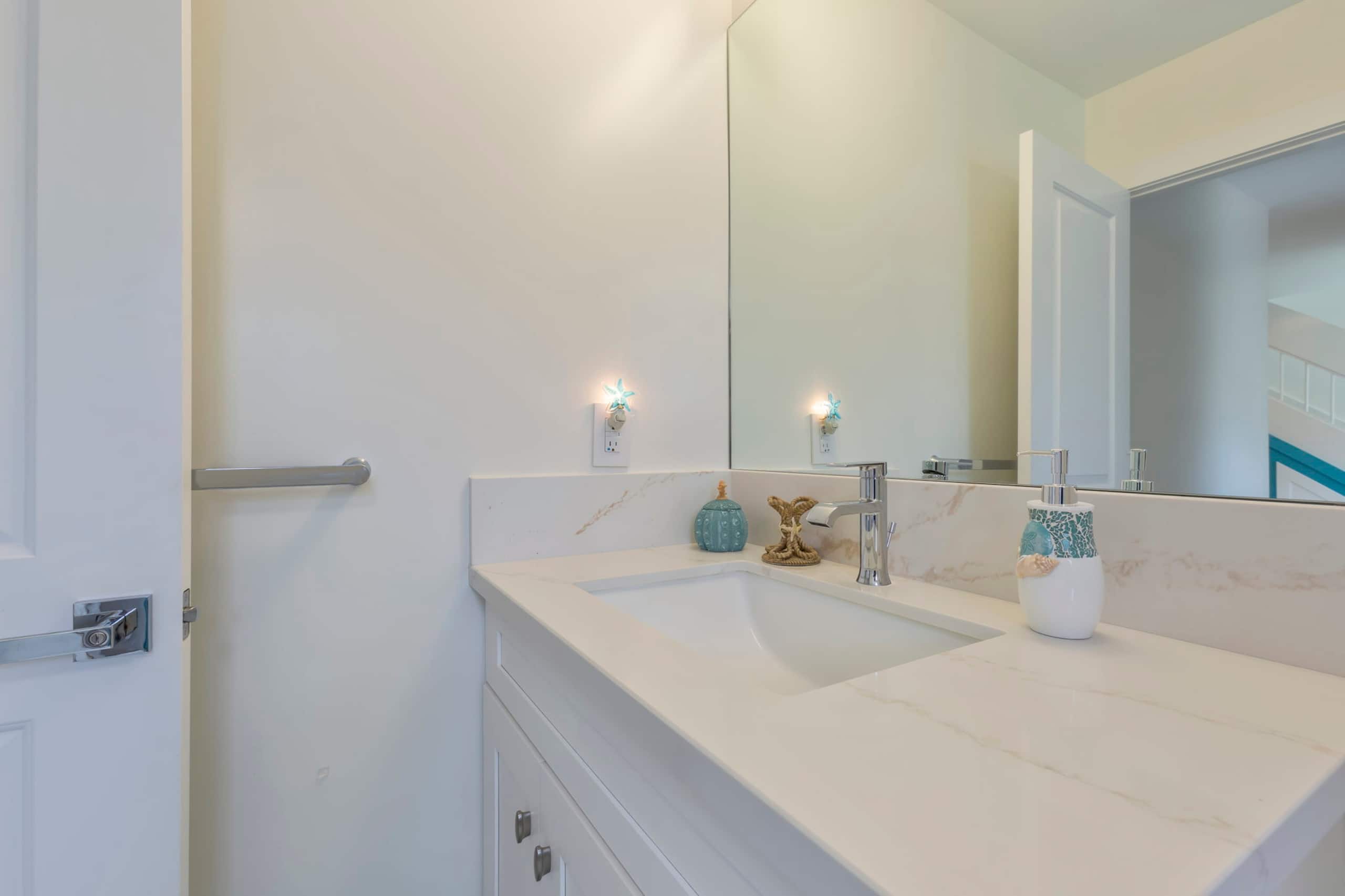 Condo in Lahaina · ★4.79 · 3 bedrooms · 5 beds · 3 shared baths - Image 25