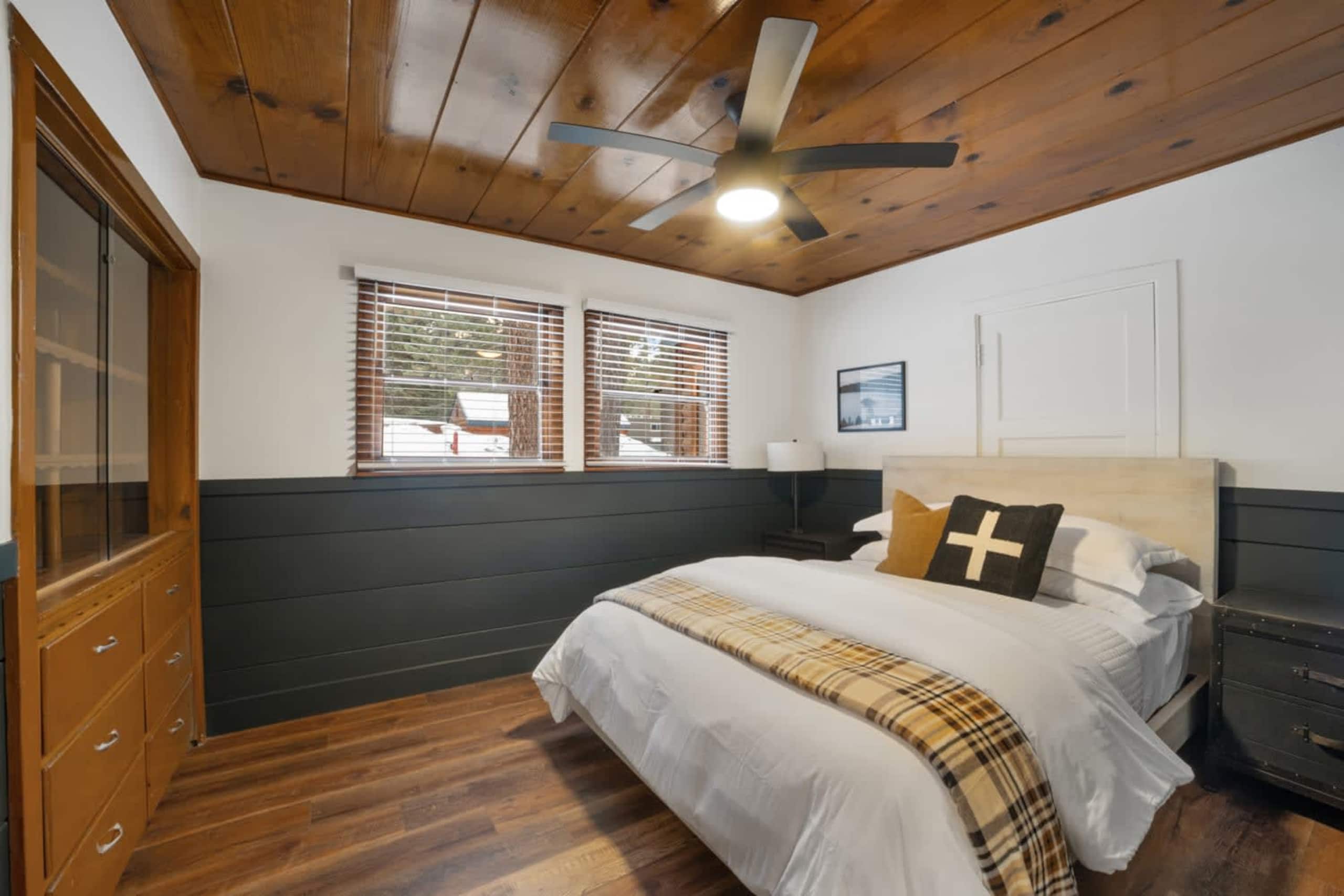 Large Modern Cabin at the Y, Walk to Dining - Photo 21