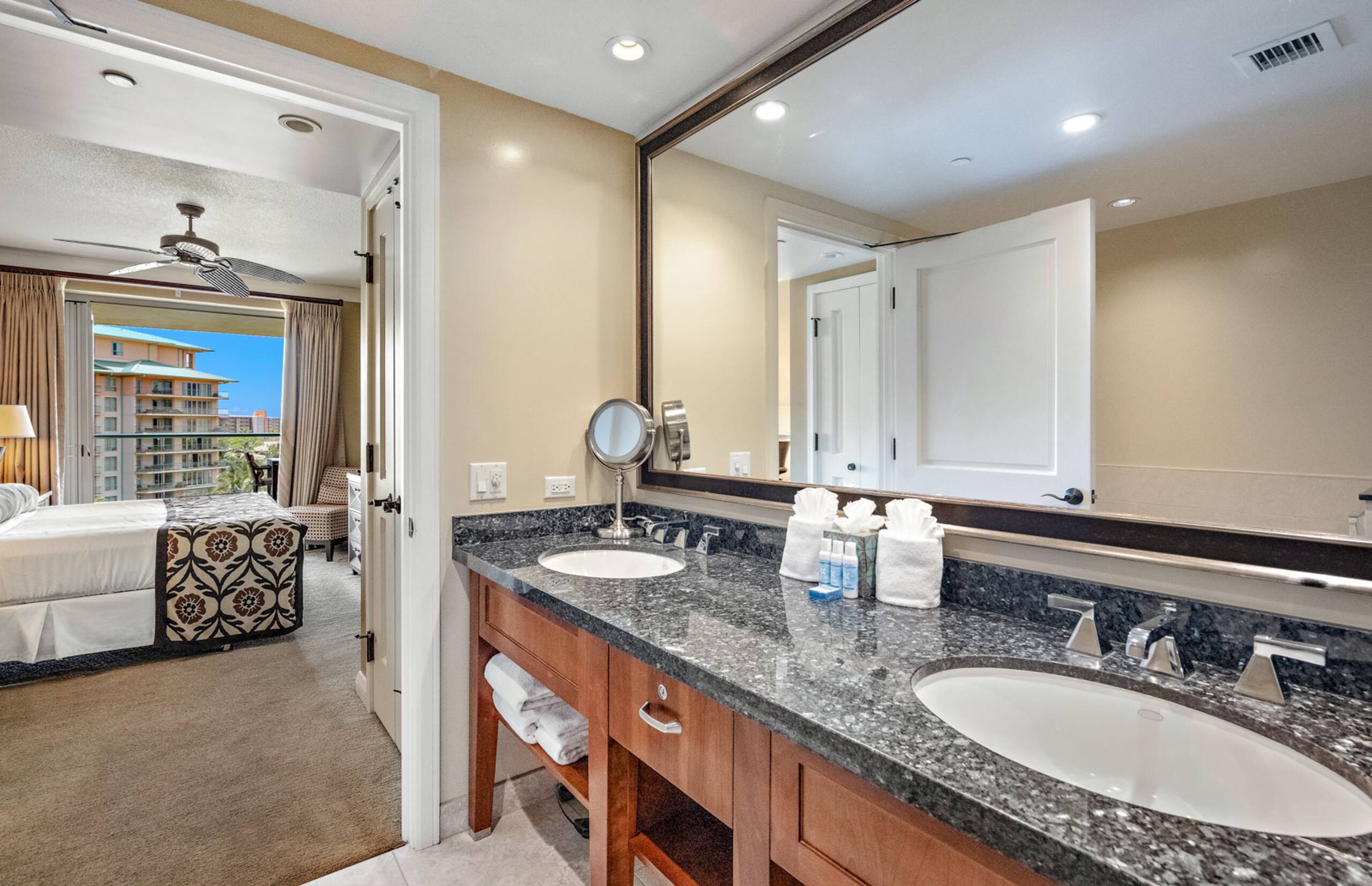 Condo in Lahaina · ★4.44 · 2 bedrooms · 3 beds · 2 baths - Image 20