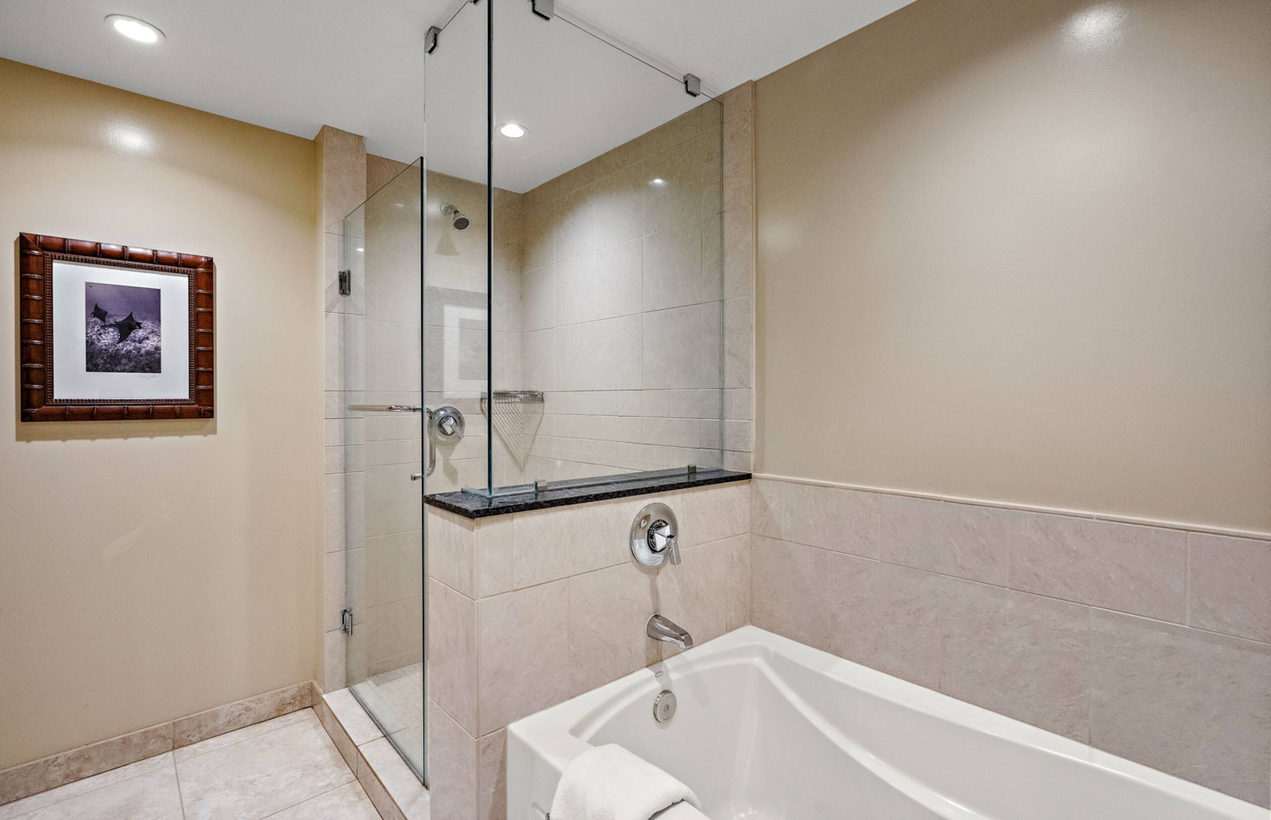 Condo in Lahaina · ★4.44 · 2 bedrooms · 3 beds · 2 baths - Image 22