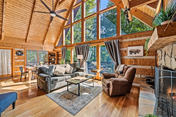 Second Fiddle | Game Room + Jacuzzi Tub + Hot Tub ️ - Gatlinburg, TN