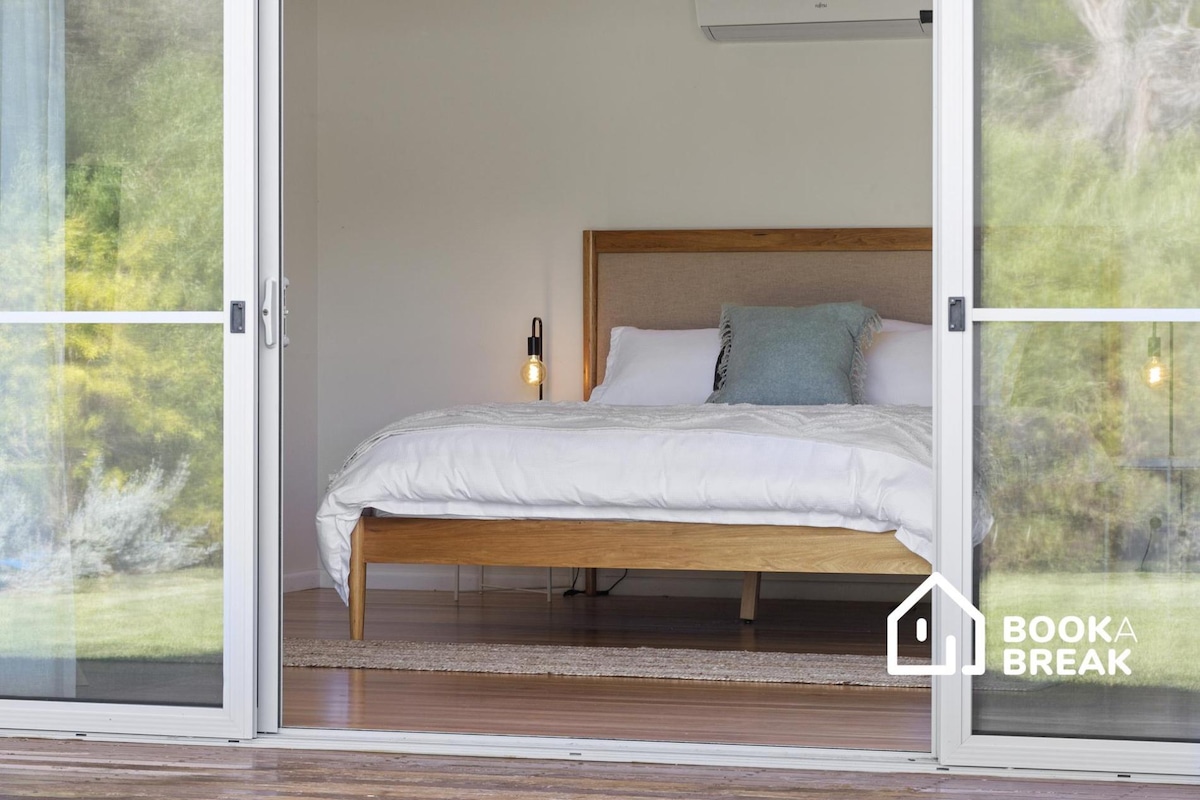 Garsónka s manželskou posteľou