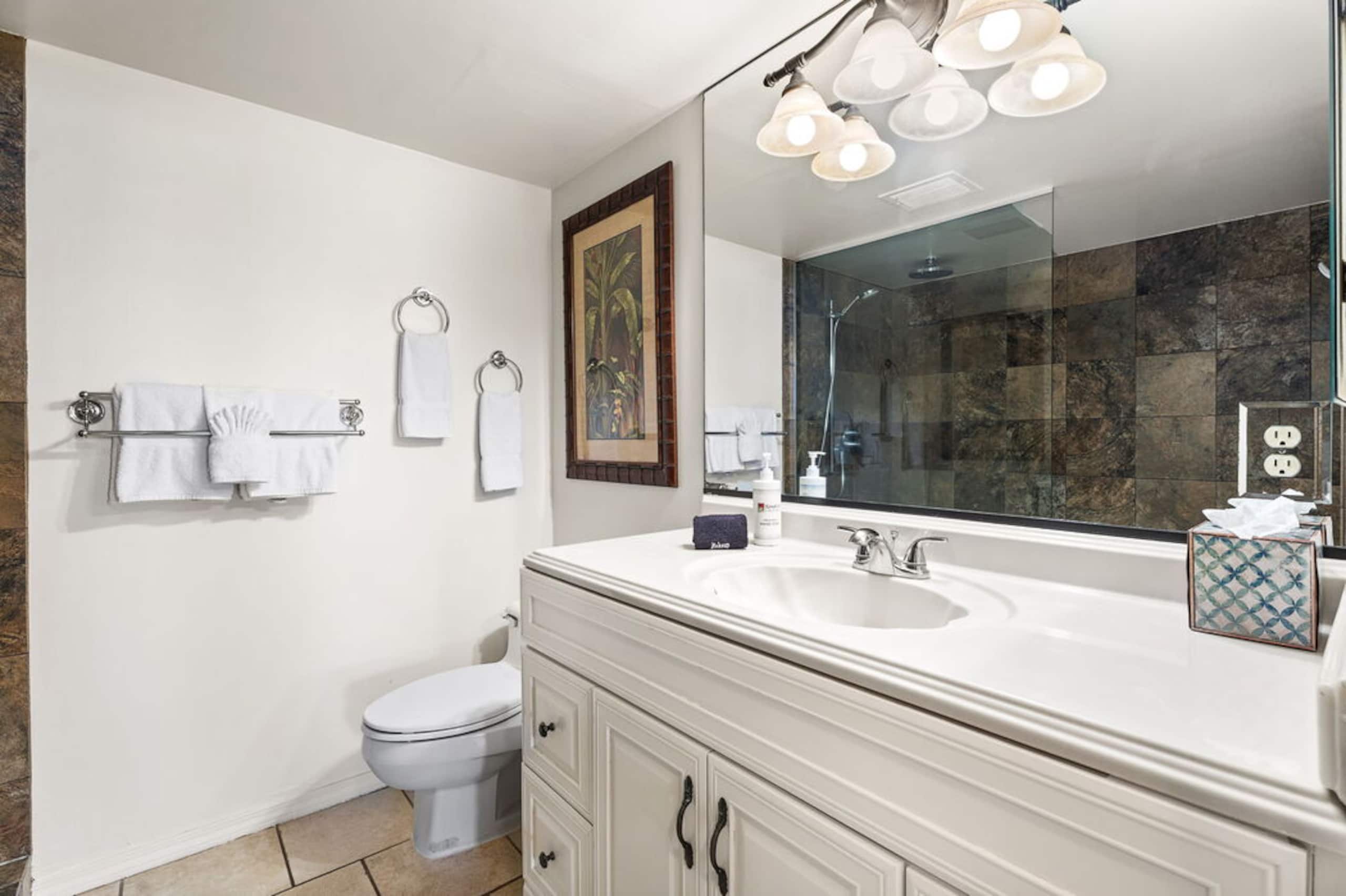 Condo in Kailua-Kona · ★4.89 · 1 bedroom · 2 beds · 2 private baths - Image 22