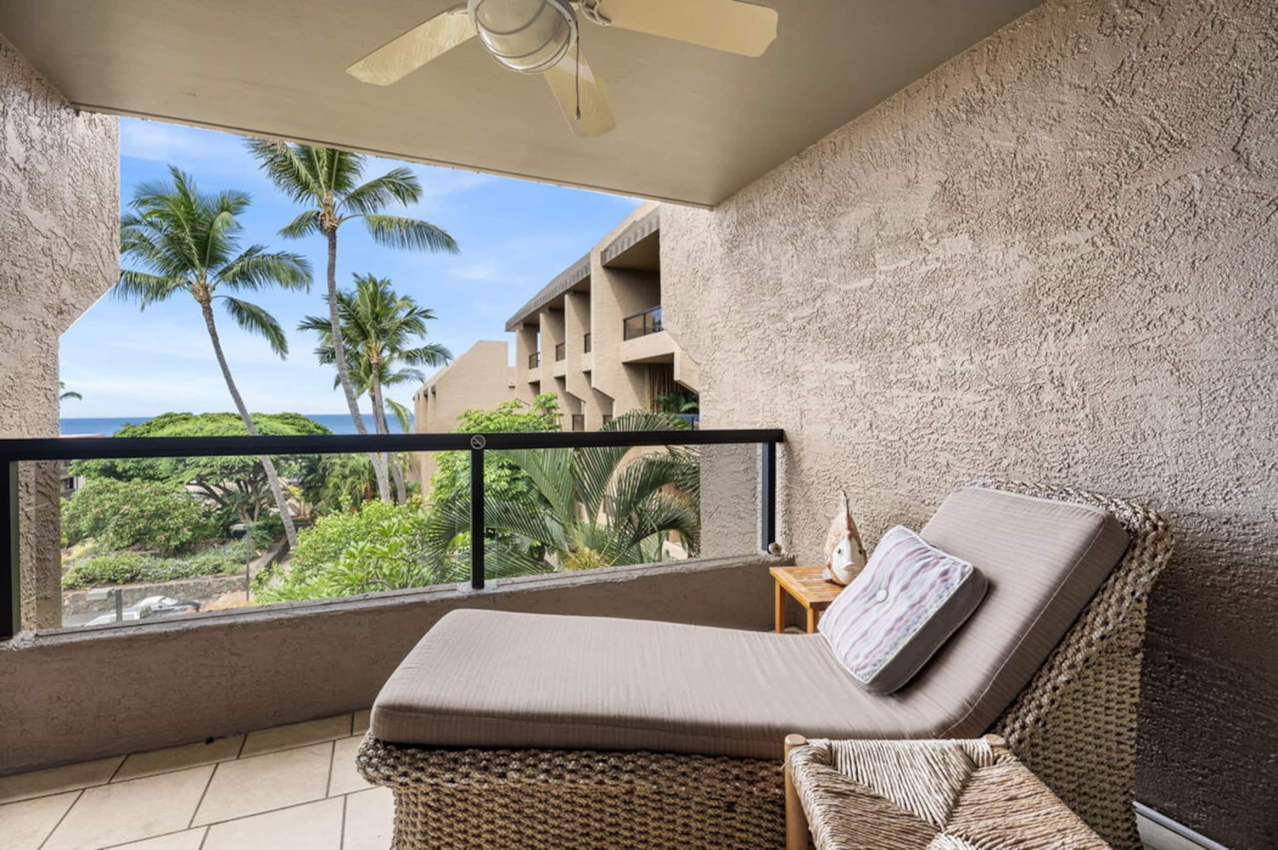 Condo in Kailua-Kona · ★4.89 · 1 bedroom · 2 beds · 2 private baths - Image 18
