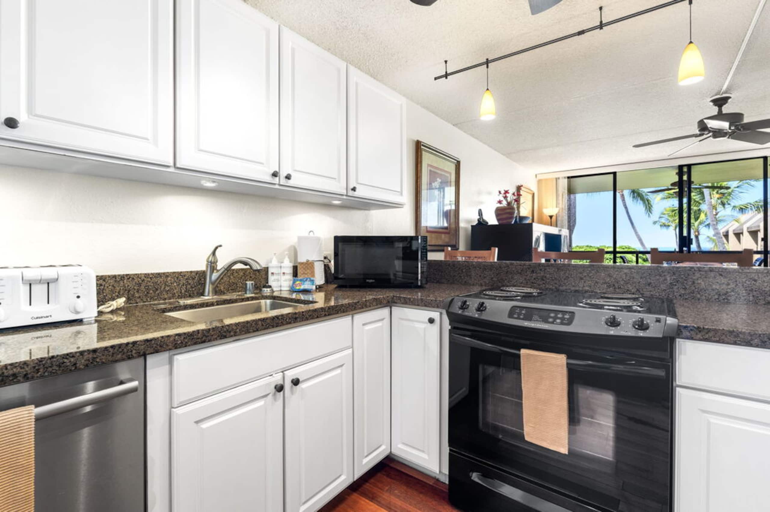 Condo in Kailua-Kona · ★4.89 · 1 bedroom · 2 beds · 2 private baths - Image 14