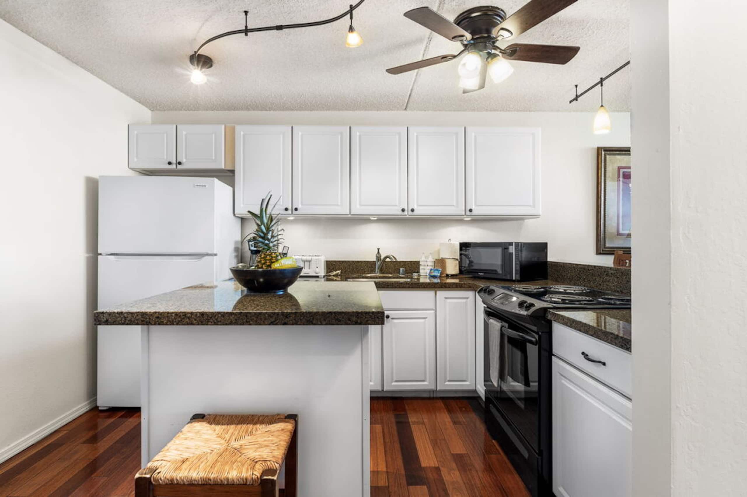 Condo in Kailua-Kona · ★4.89 · 1 bedroom · 2 beds · 2 private baths - Image 16