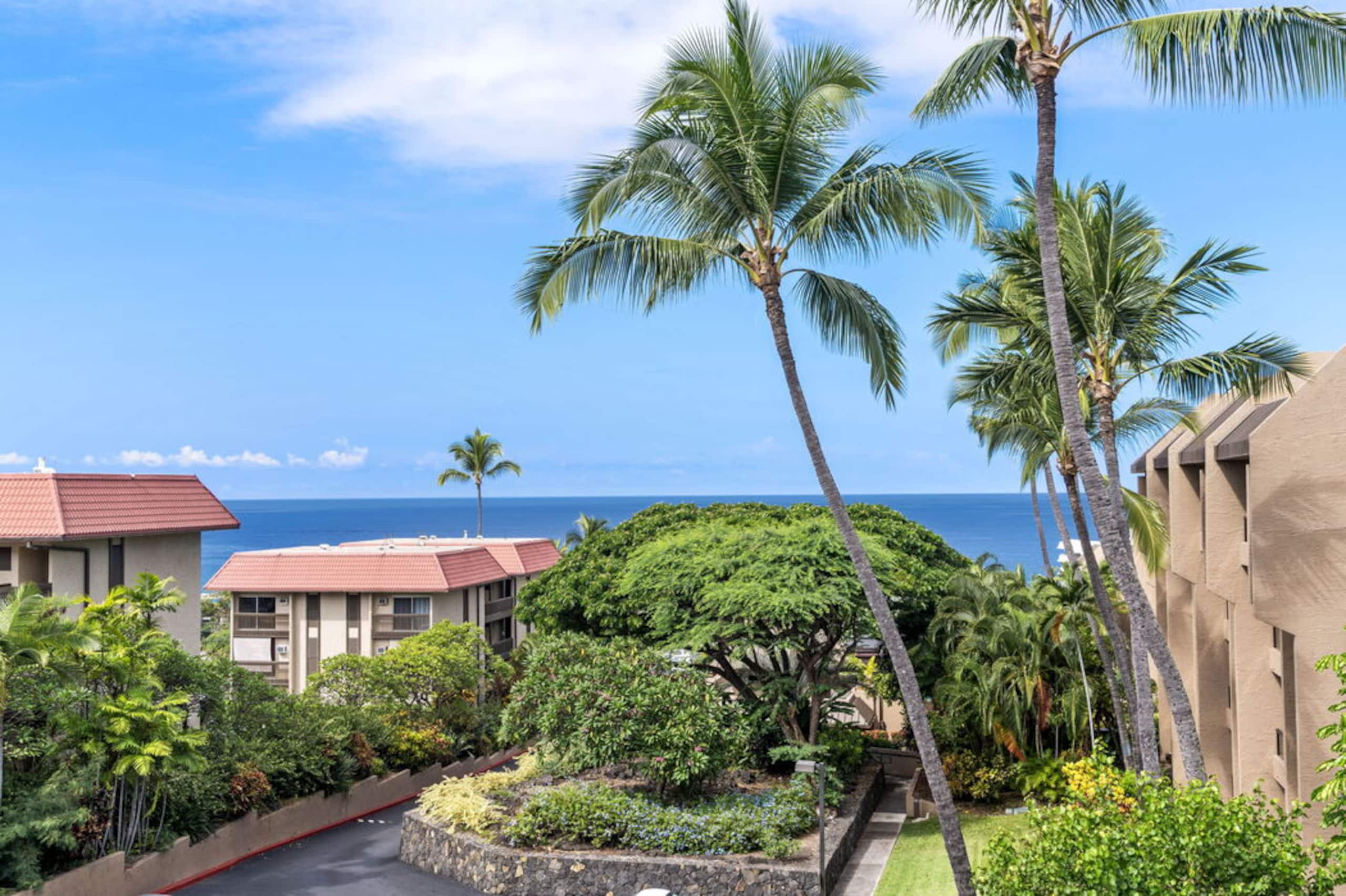 Condo in Kailua-Kona · ★4.89 · 1 bedroom · 2 beds · 2 private baths - Image 2
