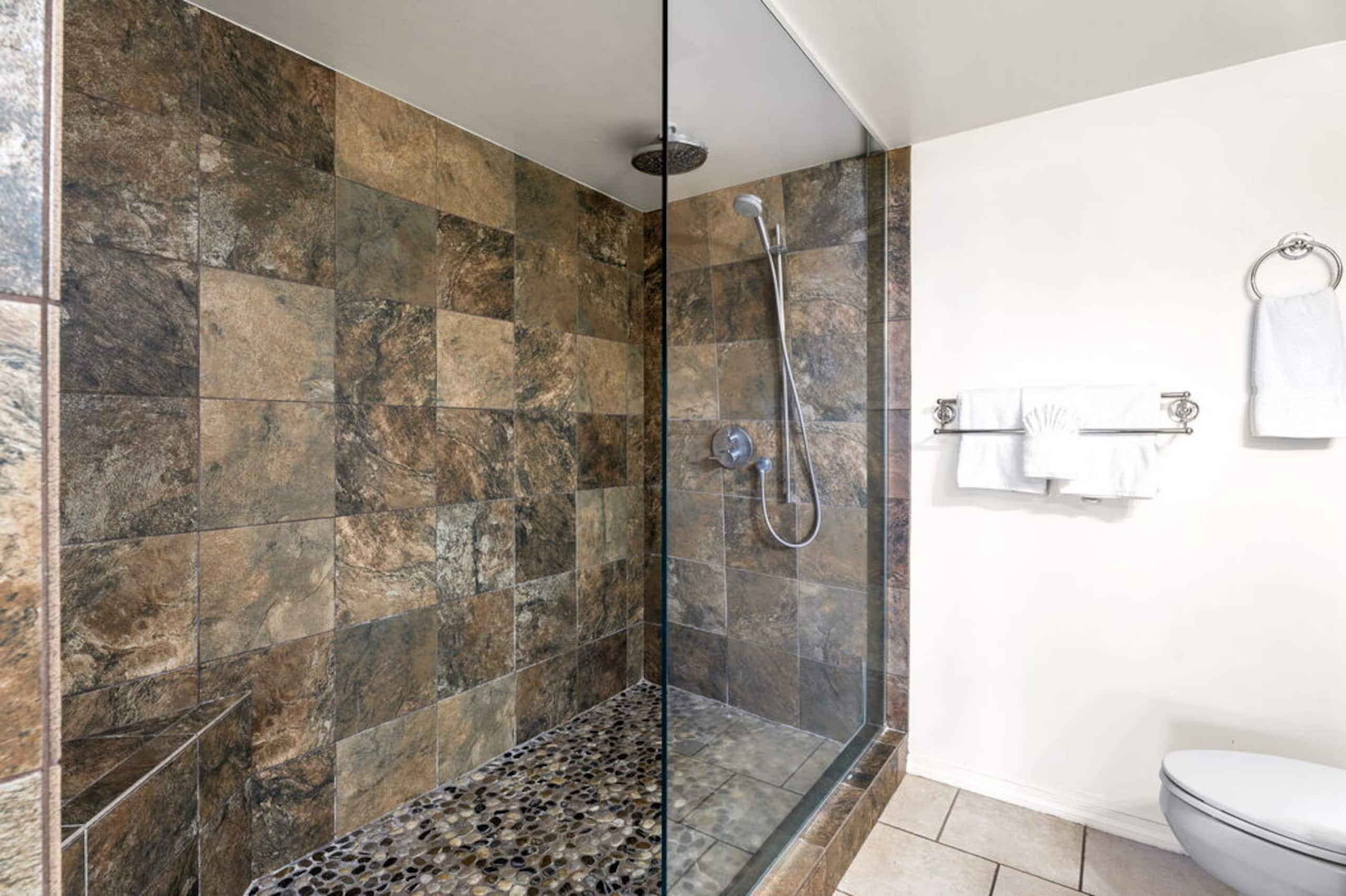 Condo in Kailua-Kona · ★4.89 · 1 bedroom · 2 beds · 2 private baths - Image 23
