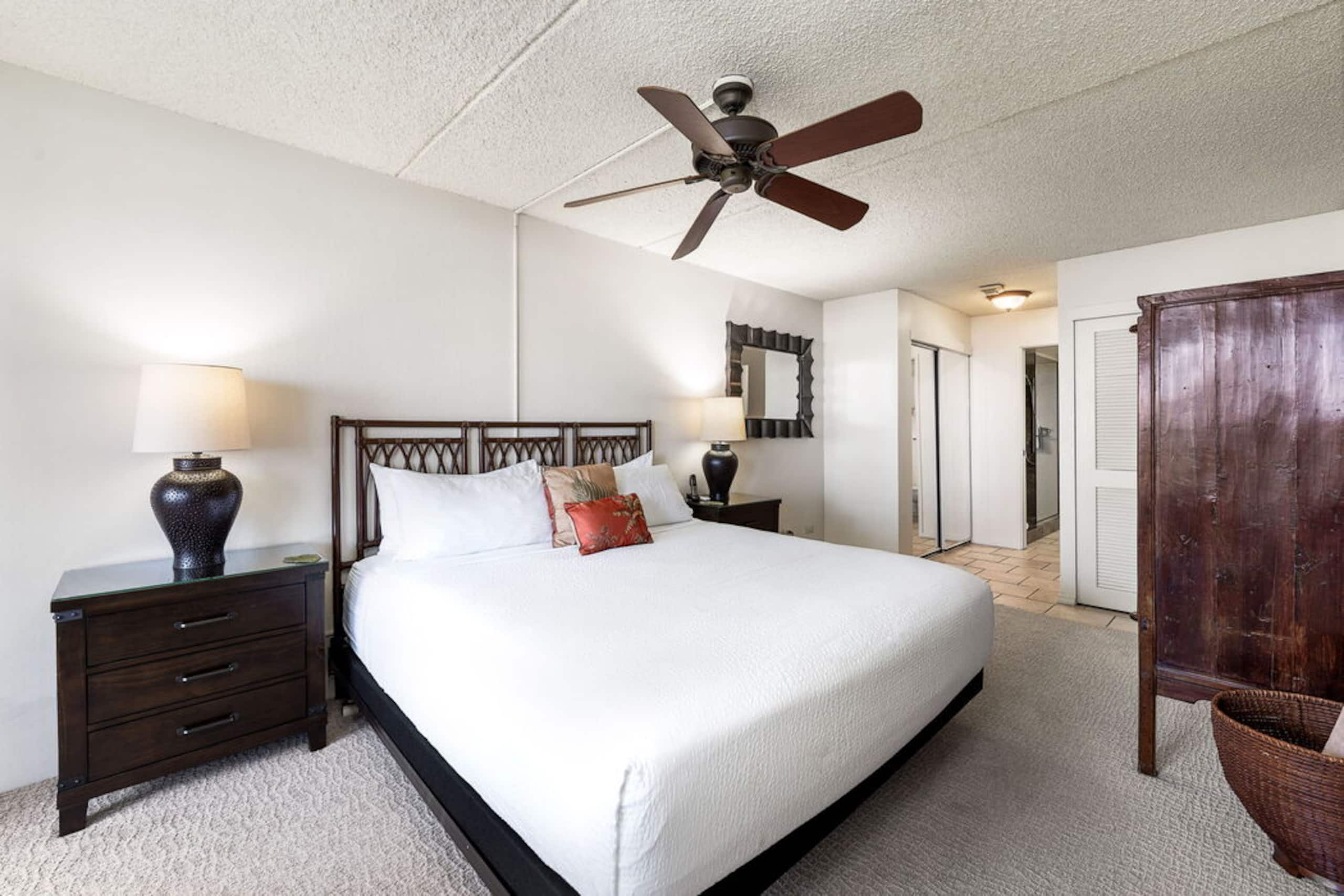 Condo in Kailua-Kona · ★4.89 · 1 bedroom · 2 beds · 2 private baths - Image 21