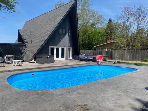 Pool/Hot Tub/Family Friendly I Sleeps 14 I Paw Paw