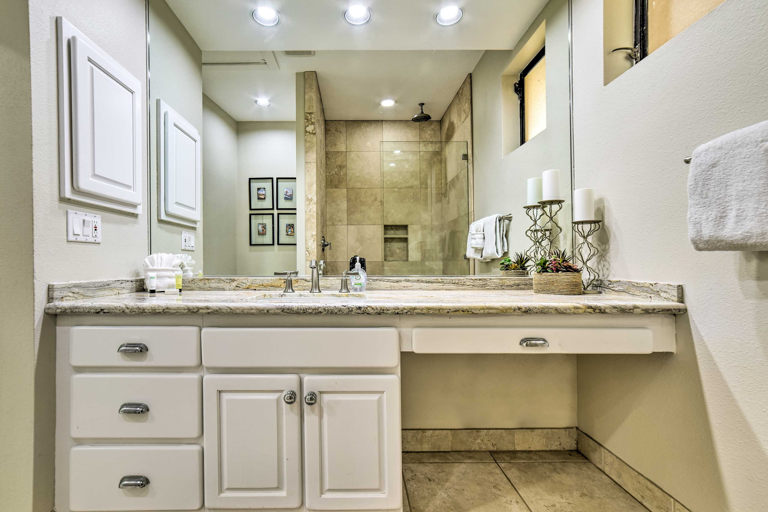 Condo in Lahaina · ★4.96 · 3 bedrooms · 4 beds · 2.5 baths - Image 16