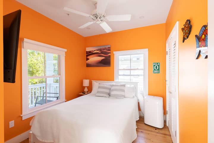 Спална соба 1 - брачен кревет (широк 150 - 179 см)