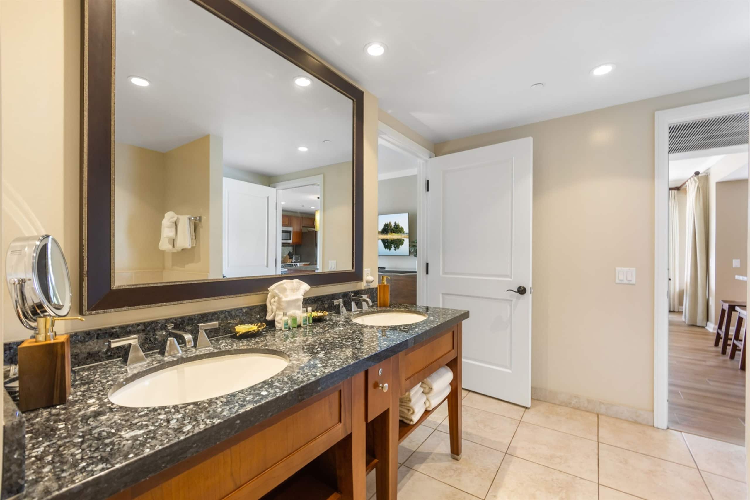 Condo in Lahaina · ★4.95 · 2 bedrooms · 3 beds · 2 baths - Image 39
