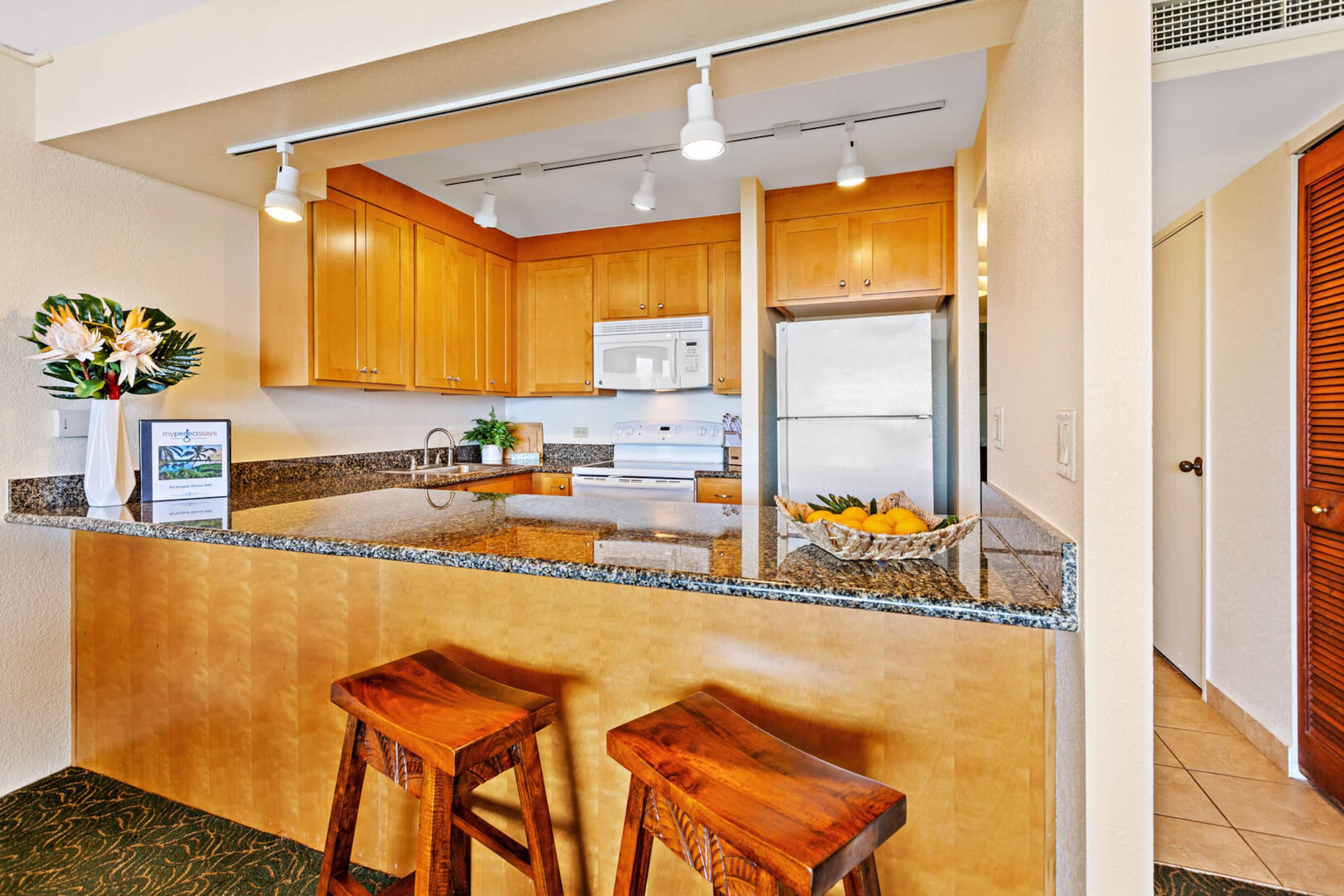 Condo in Lahaina · ★4.65 · 1 bedroom · 2 beds · 1 bath - Image 13