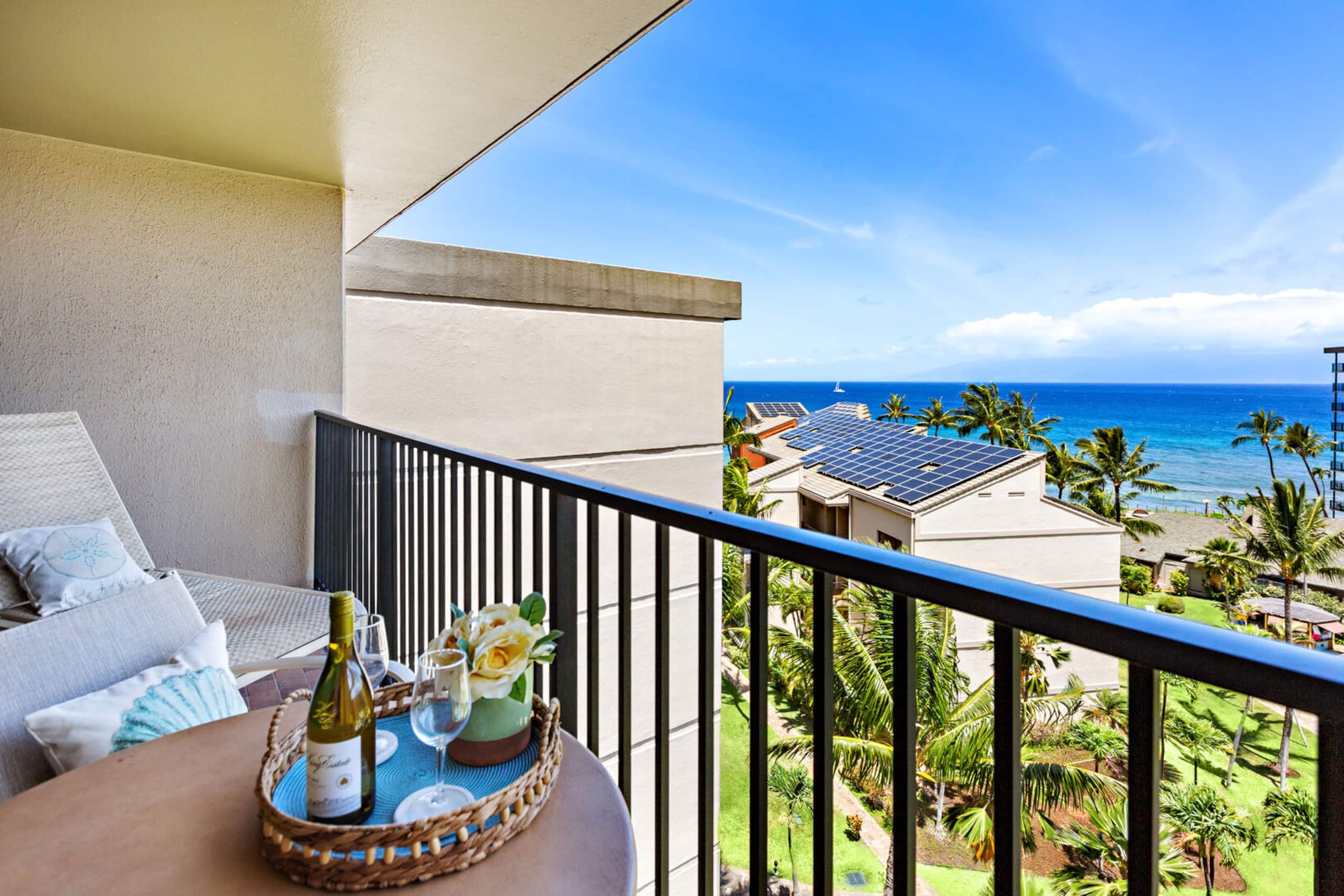 Condo in Lahaina · ★4.65 · 1 bedroom · 2 beds · 1 bath - Image 2
