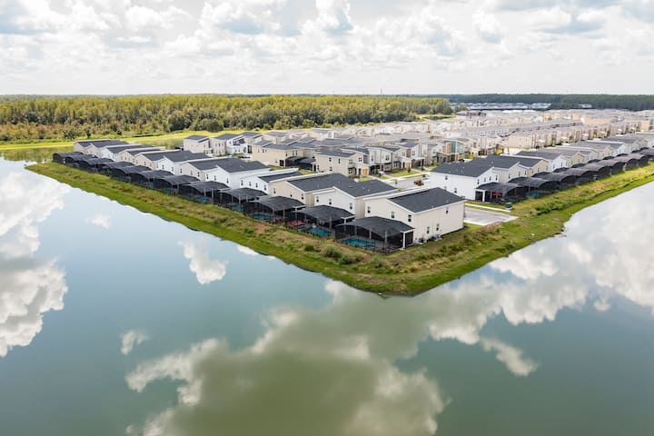 Lakeview Luxury Villa With Everything - Kissimmee, FL