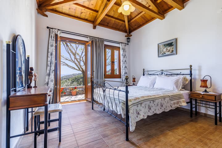 1re chambre avec accès au balcon
