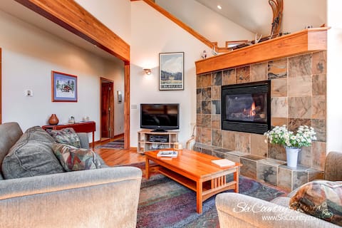 Four O'clock Chalet Ski-In Access, Private Hot Tub