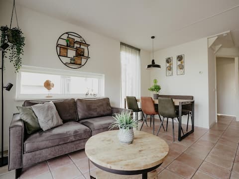 Popular Airbnb listing: Apartment in Waterpark with Private Jetty in Wijk 00 Uitgeest