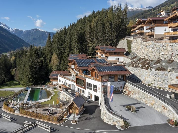 Chaletverblijf Nabij De Krimmler Watervallen - Königsleiten