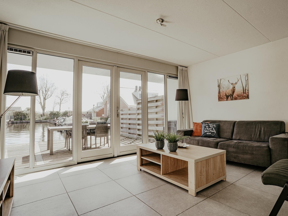 Successful Airbnb property: Houseboat in Waterpark with Private Dock in Wijk 00 Uitgeest