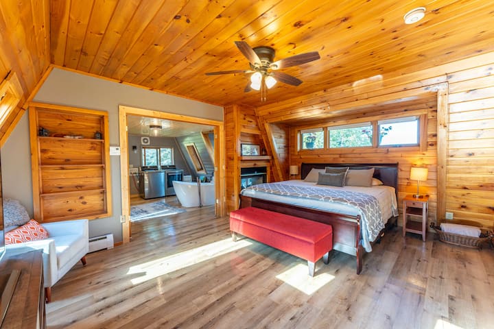 Dhoma kryesore e gjumit në katin kryesor.