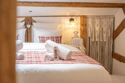 Annonce Airbnb populaire: Charming romantic 4-star loft with private garage à Barr