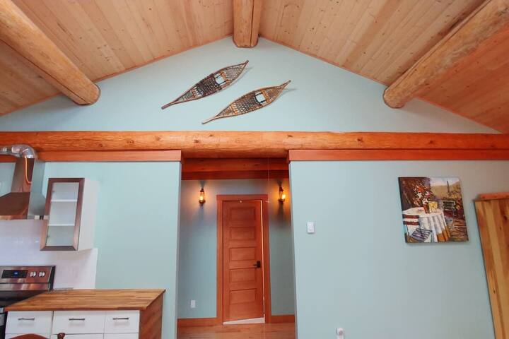 Rustic 2 Bedroom Loghome with HotTub gallery image 5