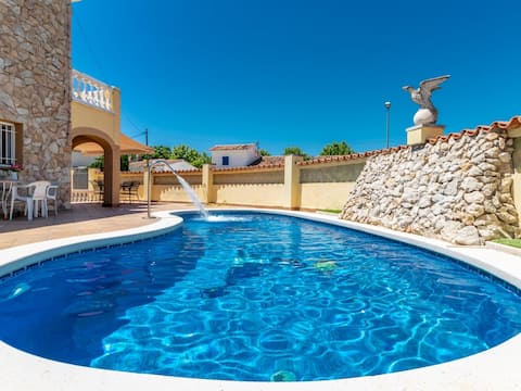 LARGE VILLA FOR 17 PEOPLE, Wi-Fi, pool table, private pool