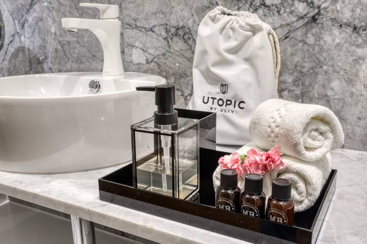 Bar+Gym & Lounge | Daily Hskp | Deluxe Suites gallery image 5