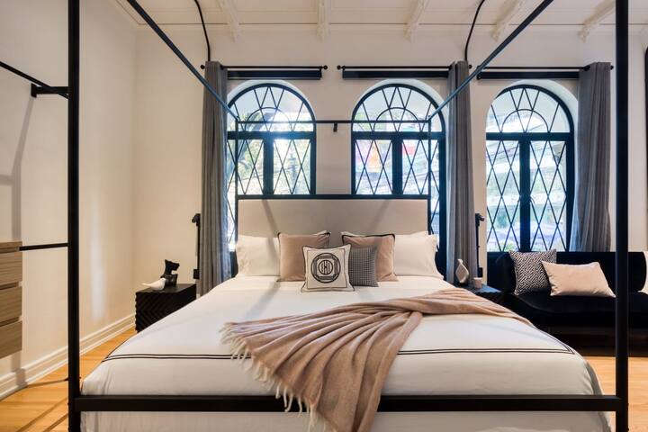 Bar+Gym & Lounge | Daily Hskp | Deluxe Suites gallery image 2