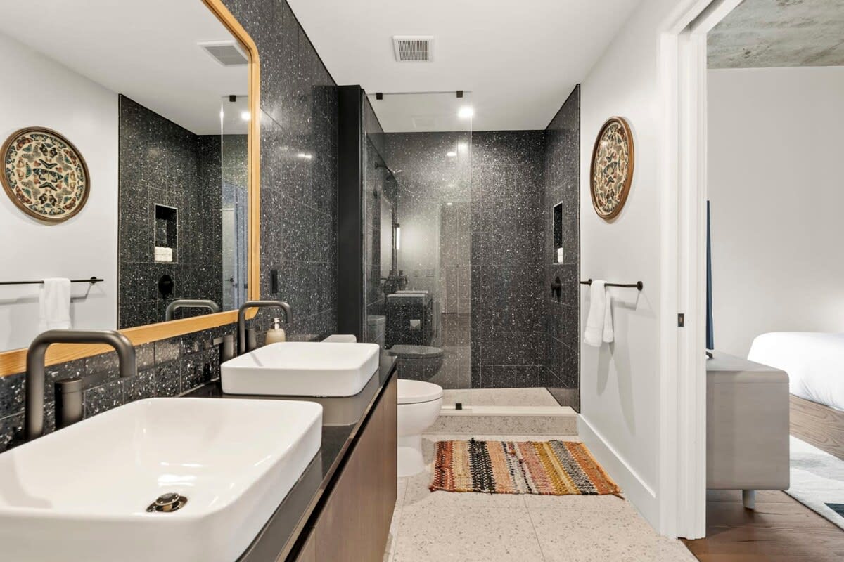 High-Rise Condo | Mins to Rainey St | Pool | Gym