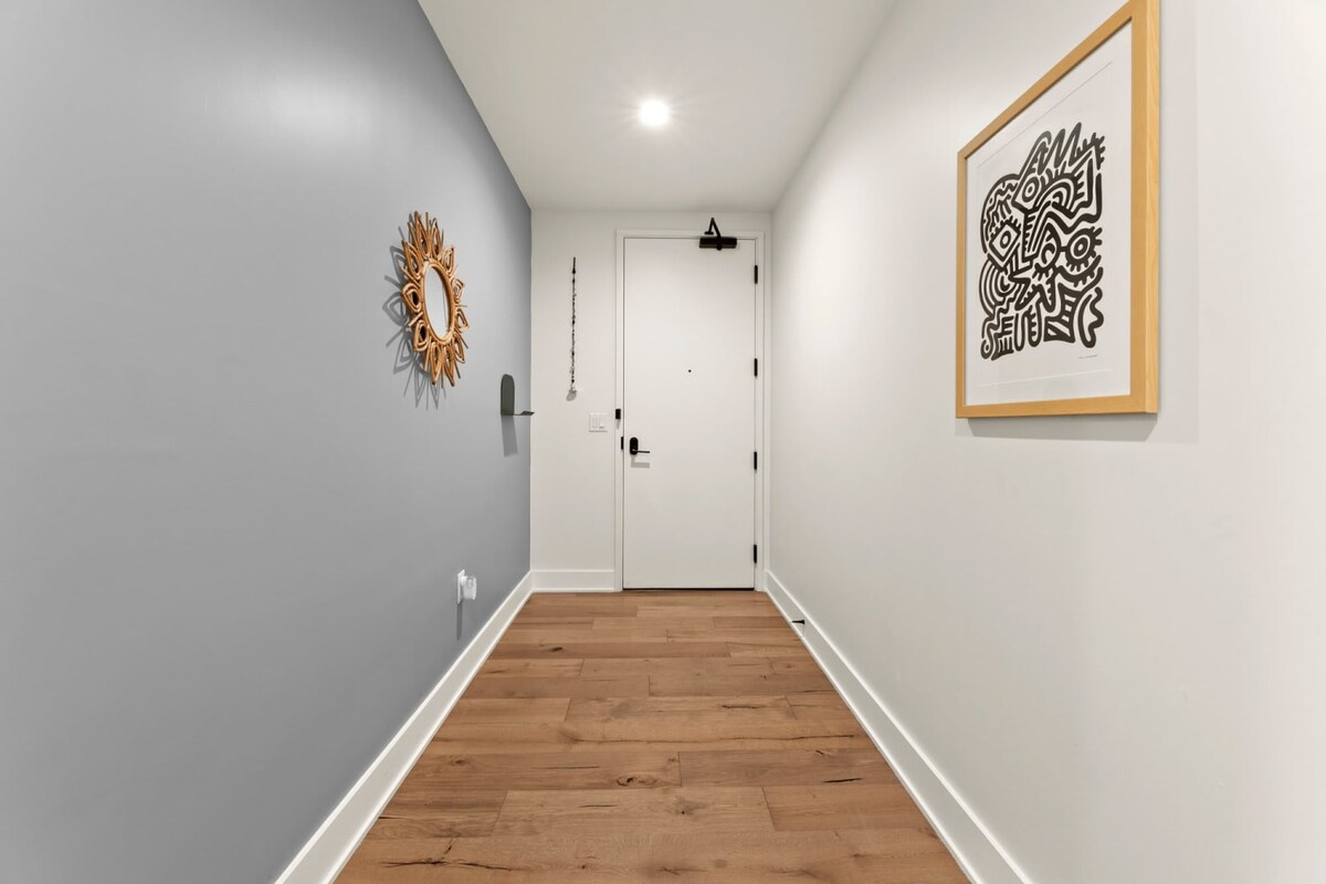 High-Rise Condo | Mins to Rainey St | Pool | Gym
