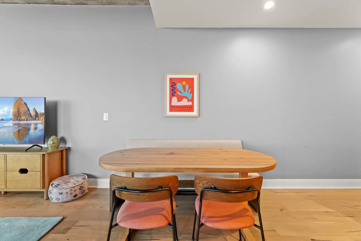 High-Rise Condo | Mins to Rainey St | Pool | Gym