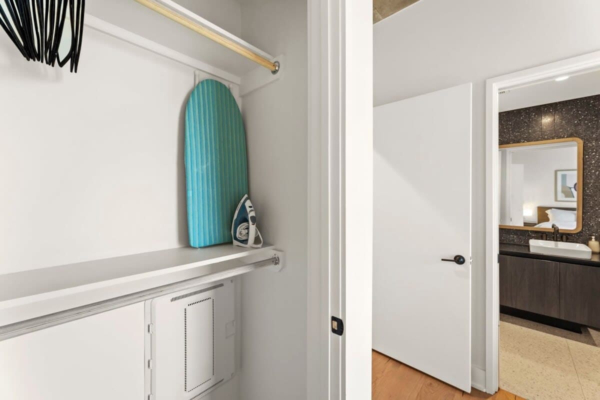 High-Rise Condo | Mins to Rainey St | Pool | Gym
