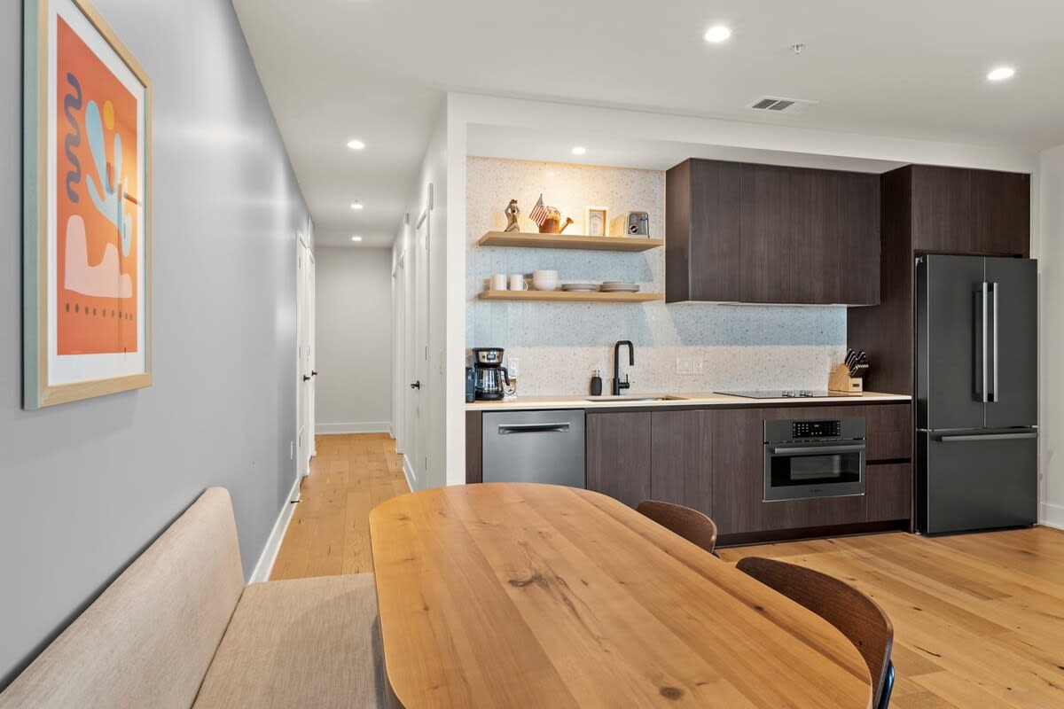 High-Rise Condo | Mins to Rainey St | Pool | Gym