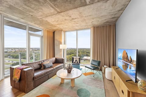 High-Rise Condo | Mins to Rainey St | Pool | Gym