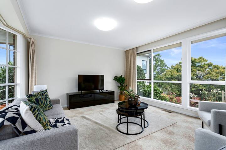Warm Stylish 3 Bed 2 Bath In Berwick Hills - Beaconsfield