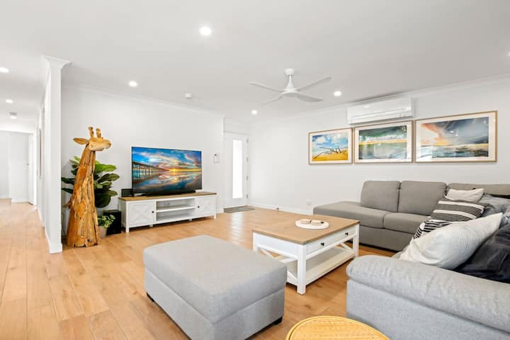 Theresa St 16, Golden Beach - Golden Beach