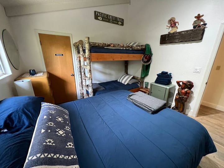 Bedroom #2: Two twin bunk and queen beds.