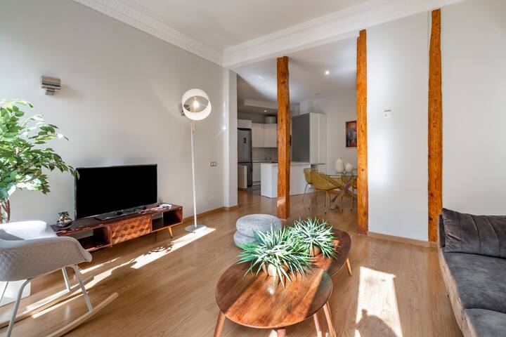 Stylish & Bright -2 Beds 2 Baths – Plaza de España gallery image 3