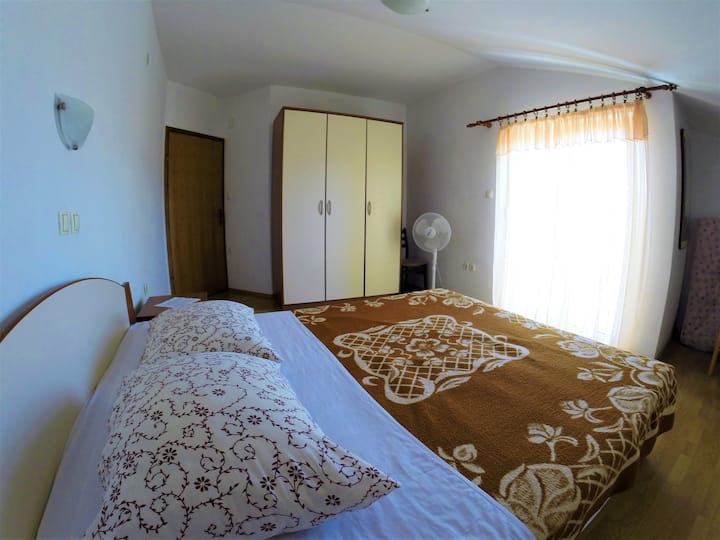 ห้องนอน 2 พื้นผิว: 13 ม .²