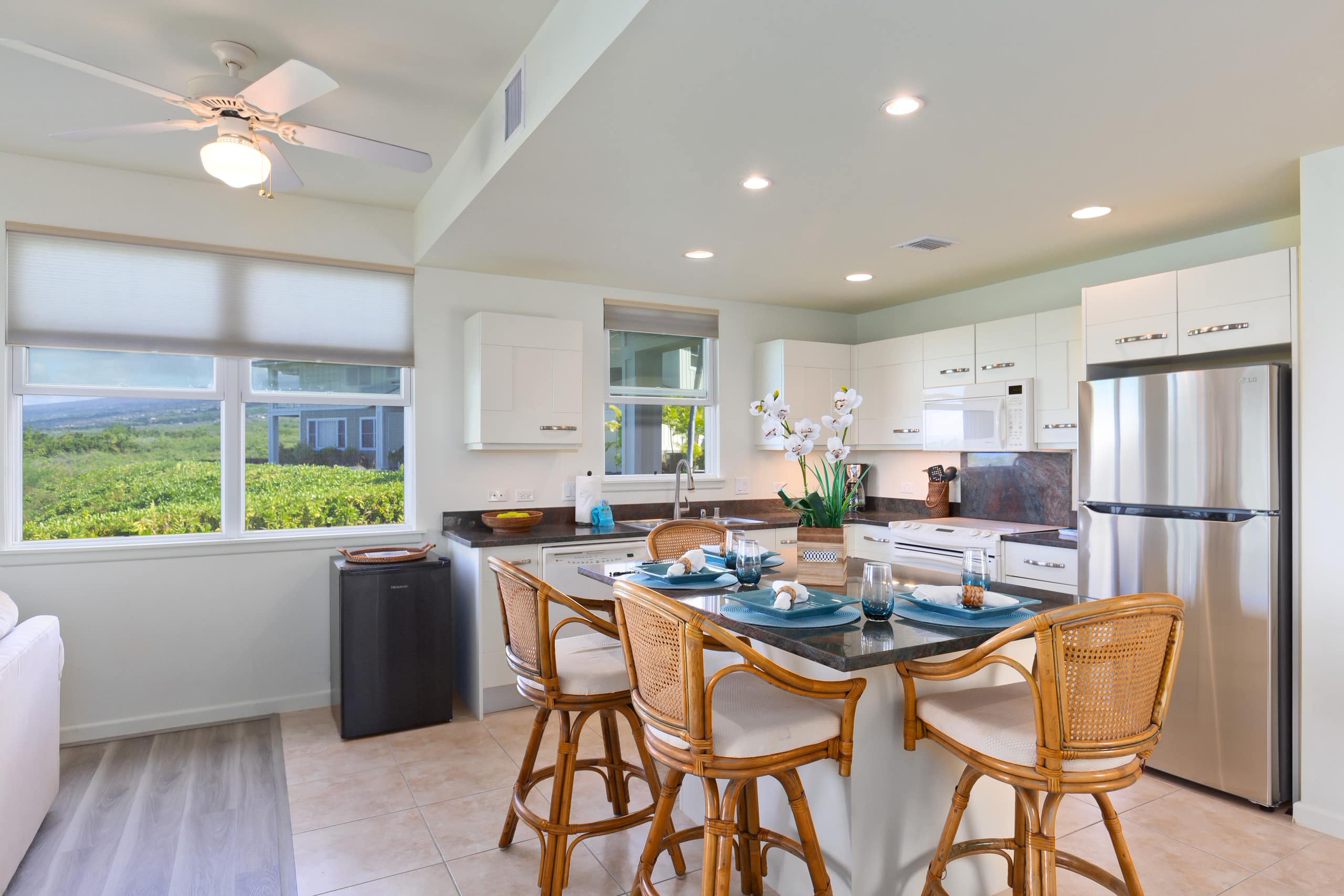 Condo in Kailua-Kona · ★4.89 · 2 bedrooms · 6 beds · 2.5 private baths - Image 13