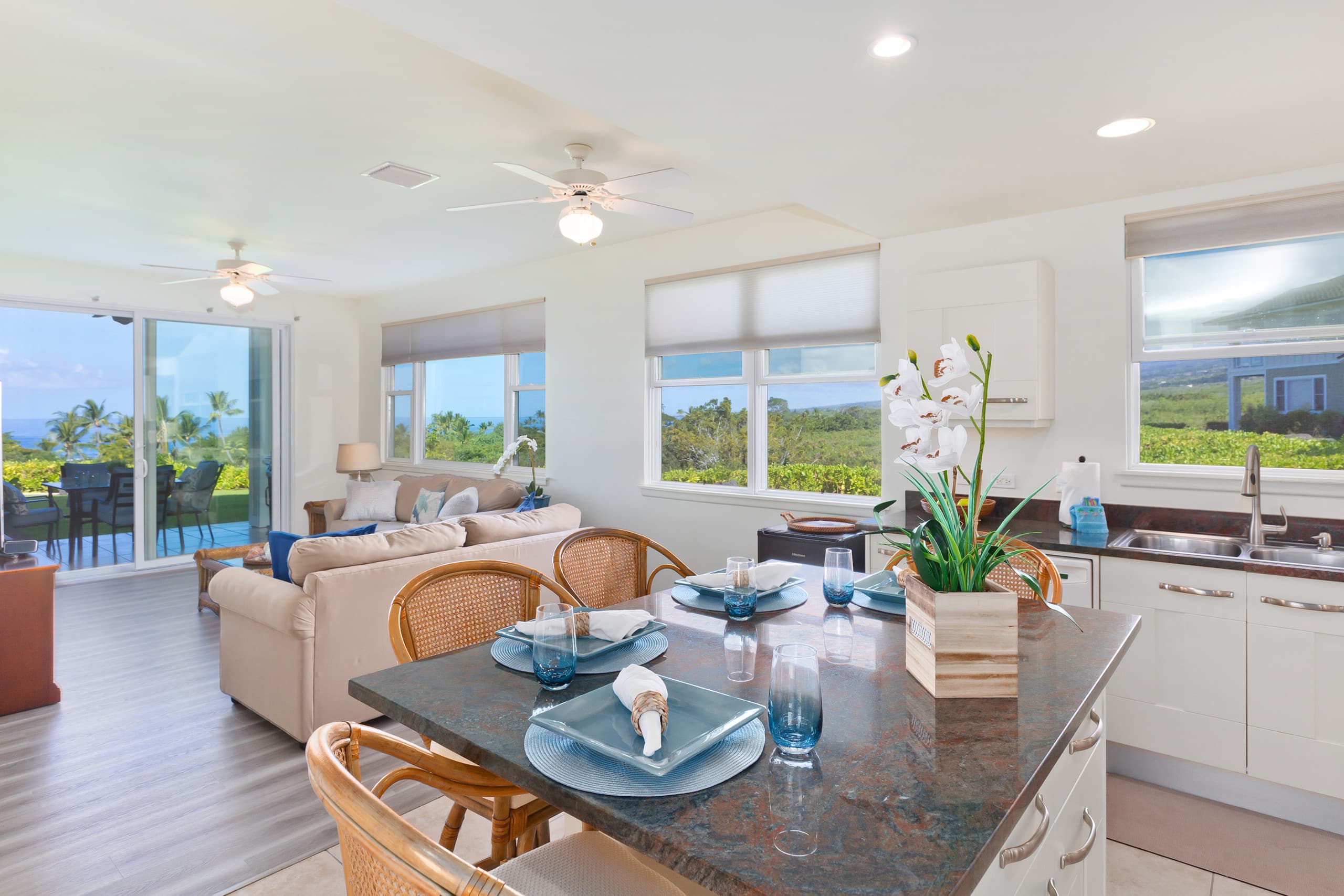 Condo in Kailua-Kona · ★4.89 · 2 bedrooms · 6 beds · 2.5 private baths - Image 14