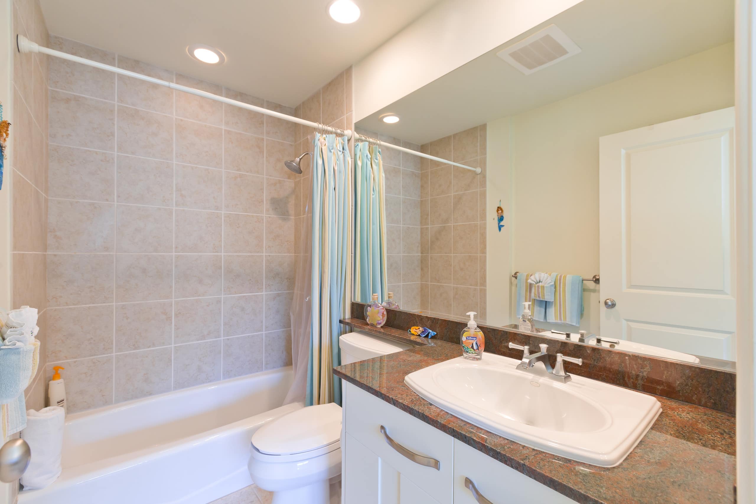 Condo in Kailua-Kona · ★4.89 · 2 bedrooms · 6 beds · 2.5 private baths - Image 24
