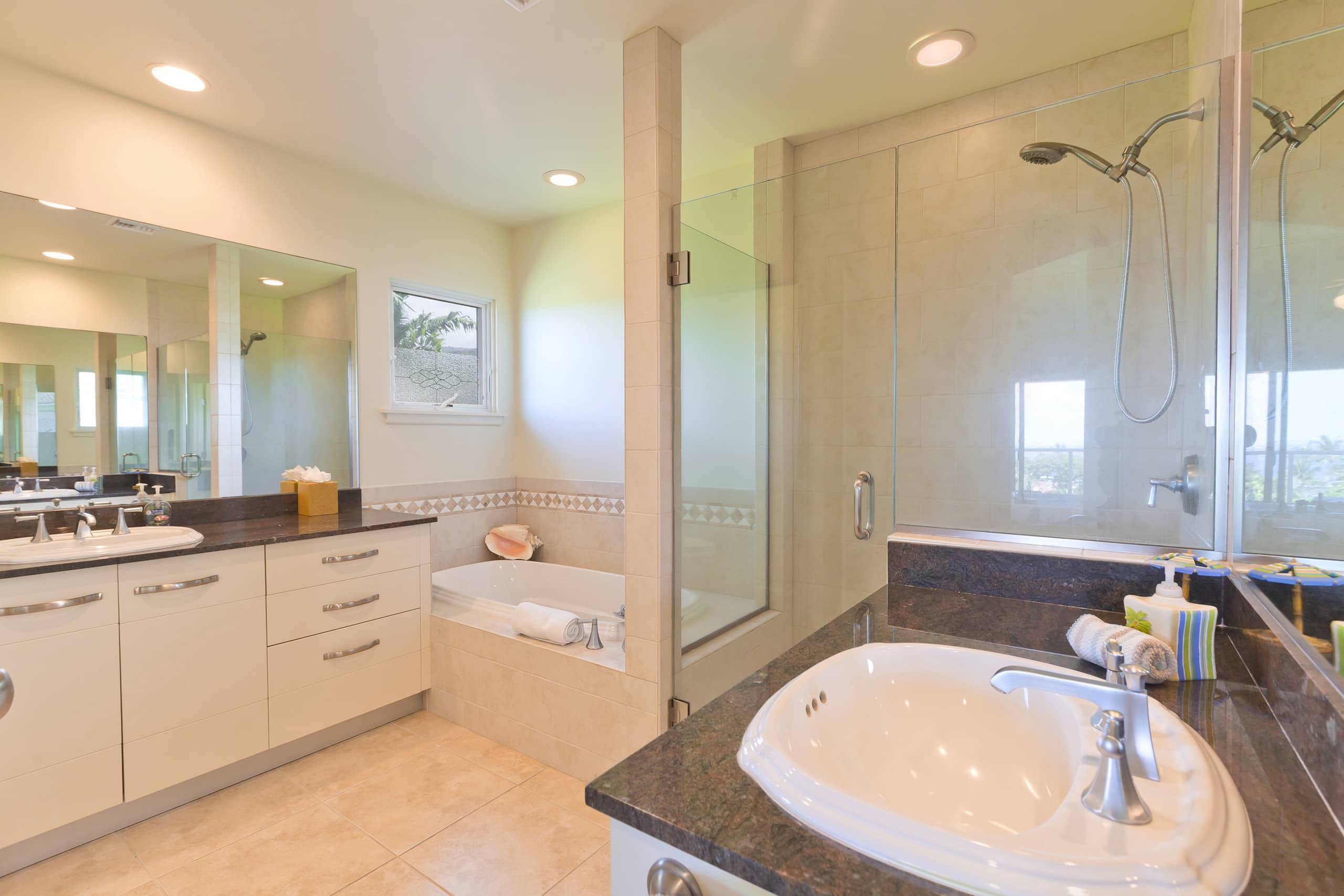 Condo in Kailua-Kona · ★4.89 · 2 bedrooms · 6 beds · 2.5 private baths - Image 28
