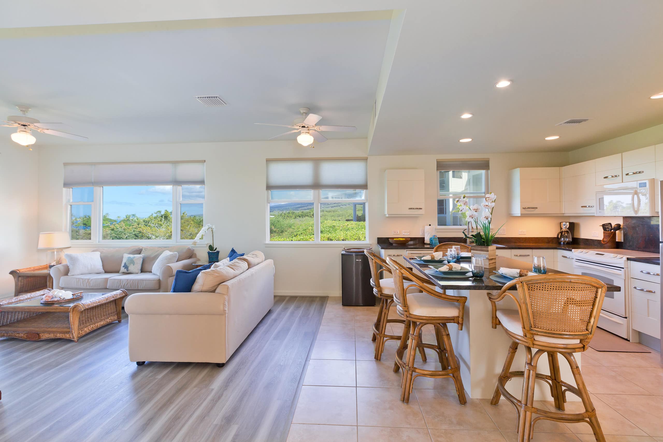 Condo in Kailua-Kona · ★4.89 · 2 bedrooms · 6 beds · 2.5 private baths - Image 12